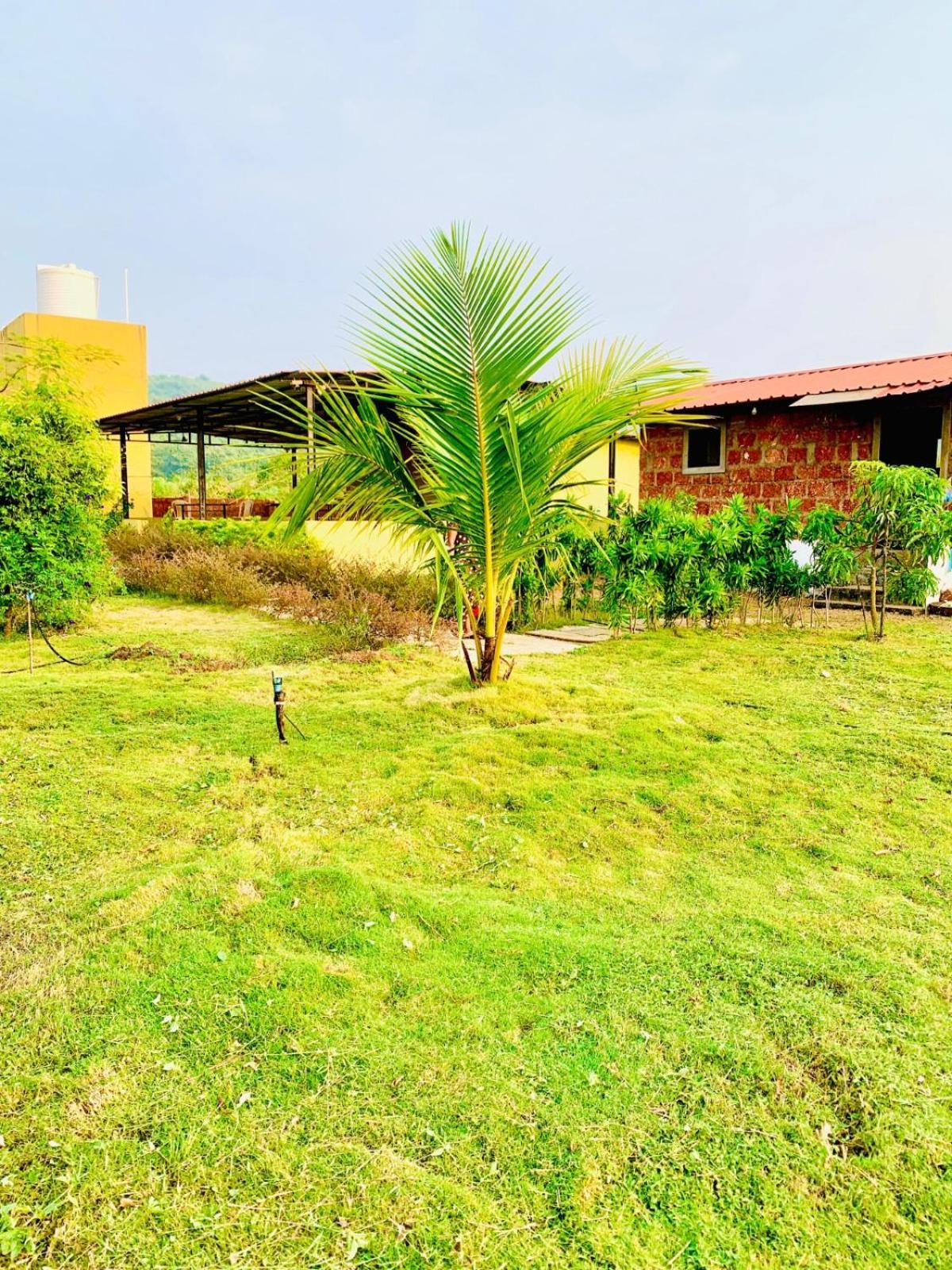 The Lighthouse Beach Resort Dāpoli Exterior foto