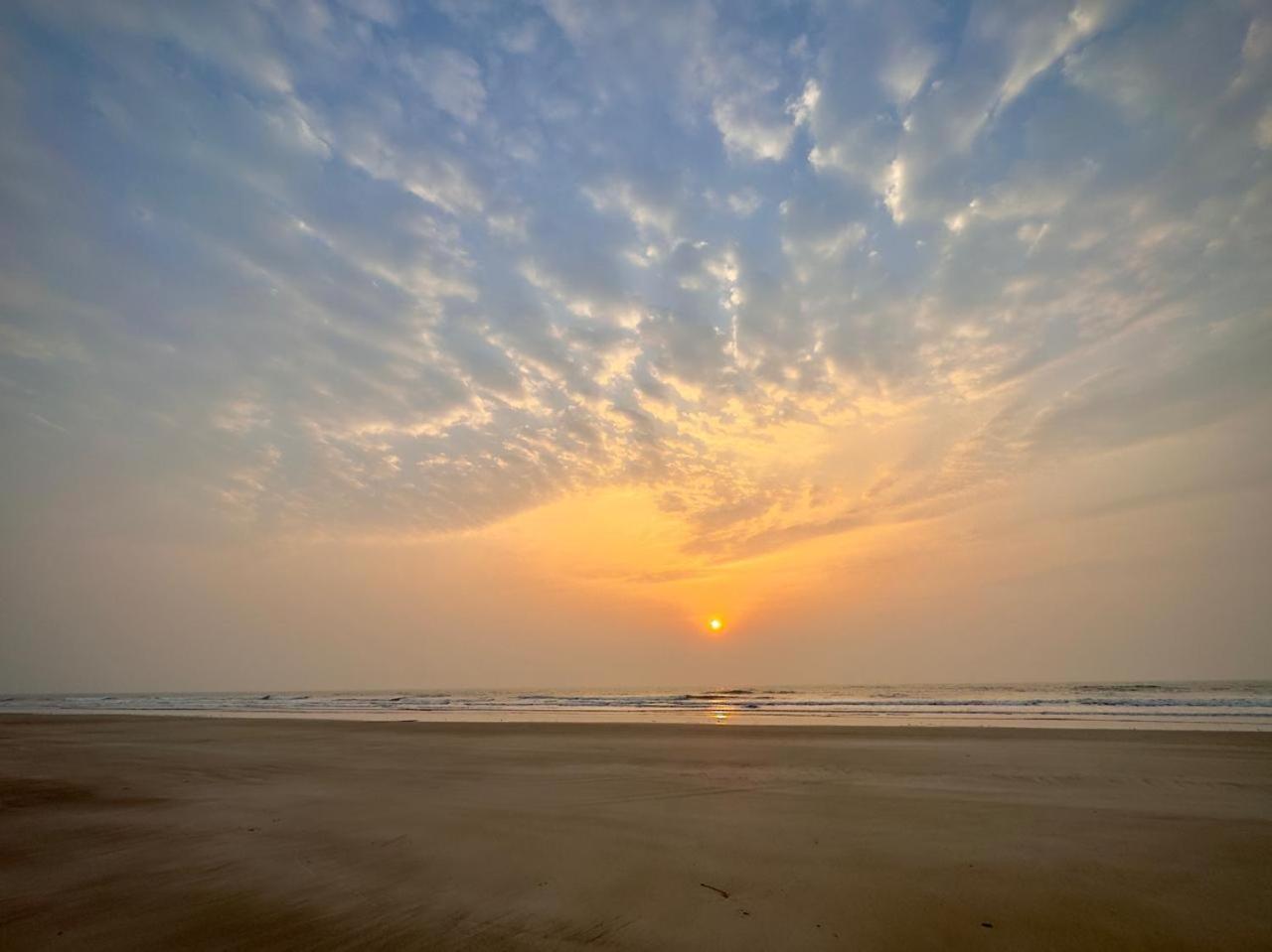 The Lighthouse Beach Resort Dāpoli Exterior foto