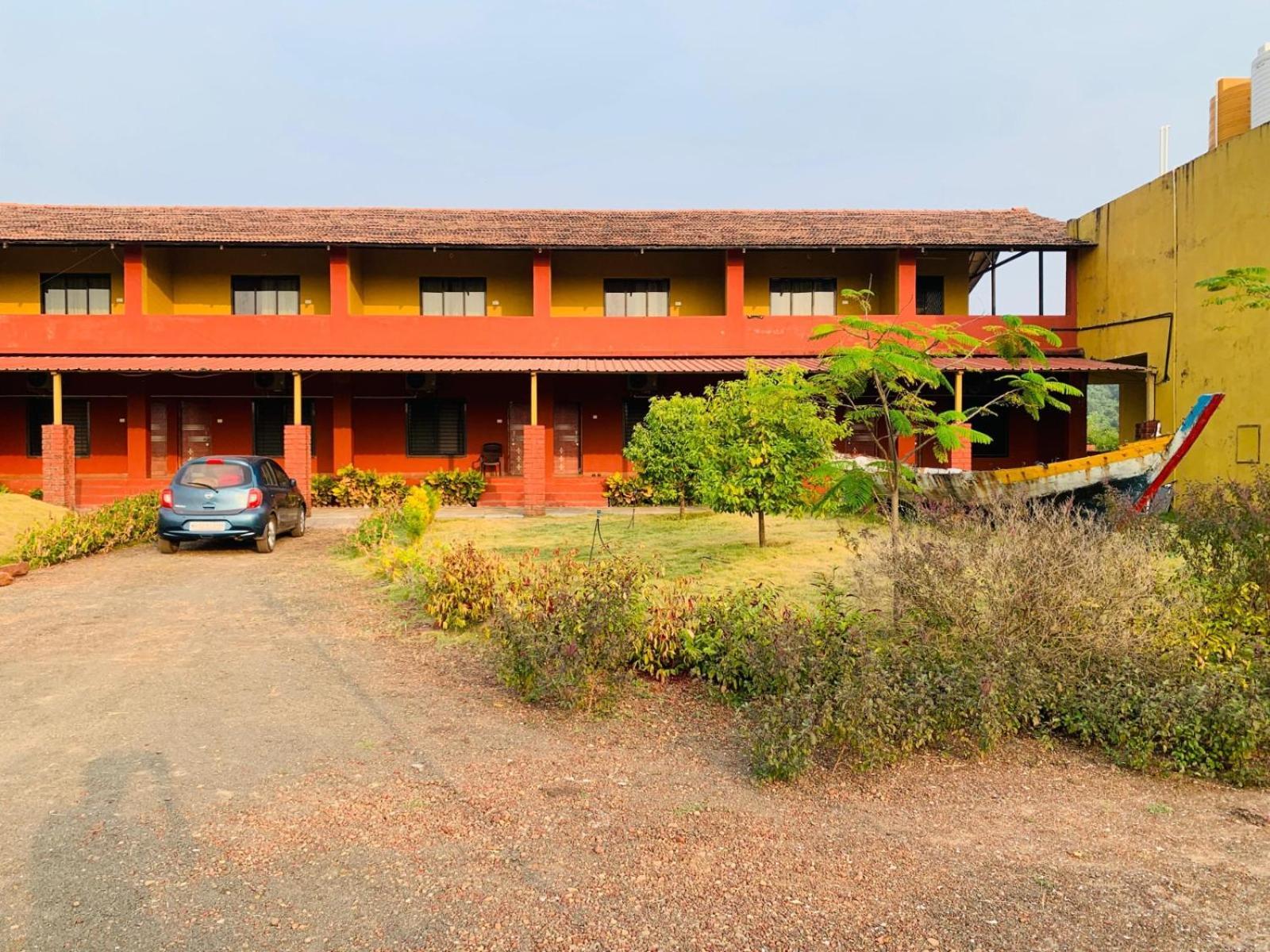 The Lighthouse Beach Resort Dāpoli Exterior foto