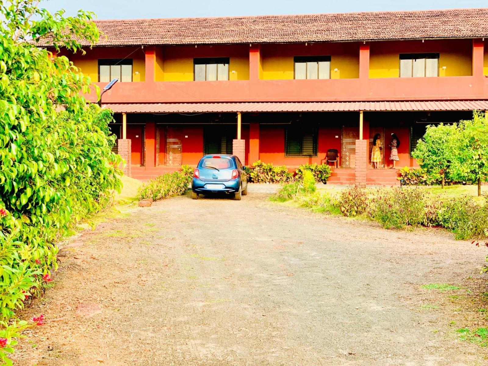 The Lighthouse Beach Resort Dāpoli Exterior foto